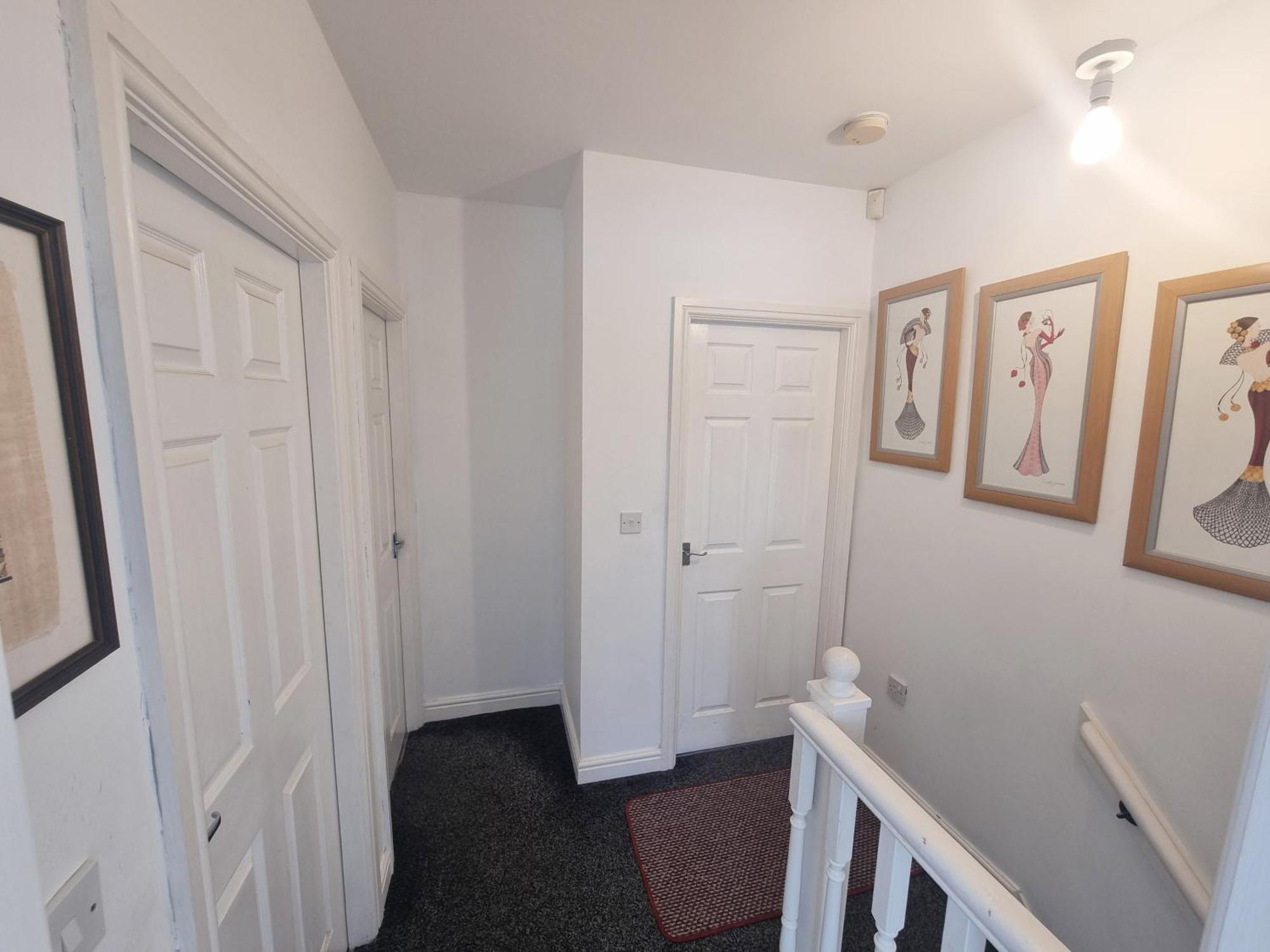 3 Bedroom Spacious Modern Comfortable In Rochdale, Work, Relax, Explore Manchester, Oldham, Bury *