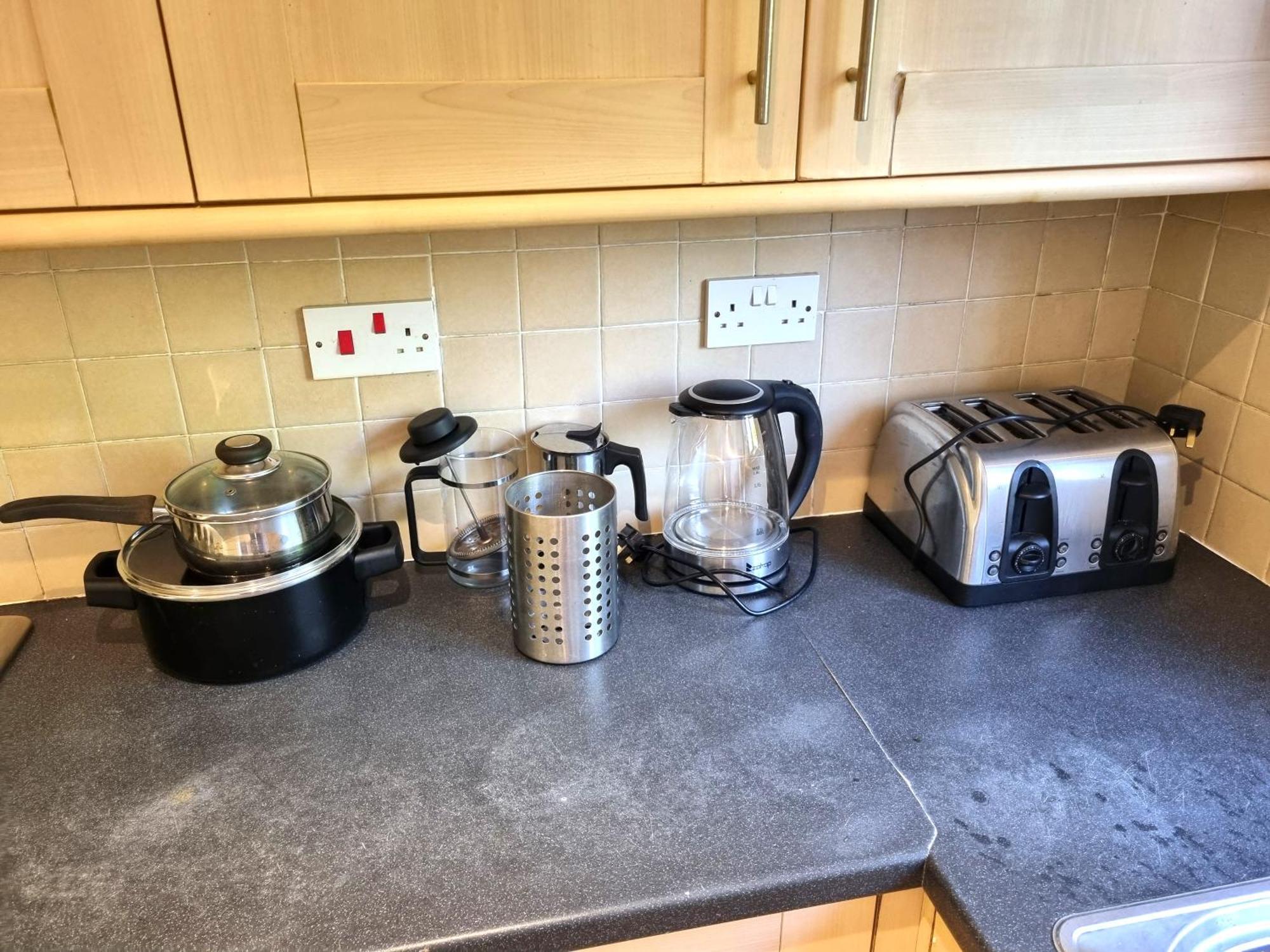 Holiday home 3 Bedroom Spacious Modern Comfortable In Rochdale, Work, Relax, Explore Manchester, Oldham, Bury